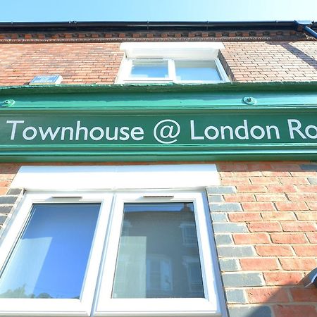 Townhouse Plus @ London Road Stoke エクステリア 写真